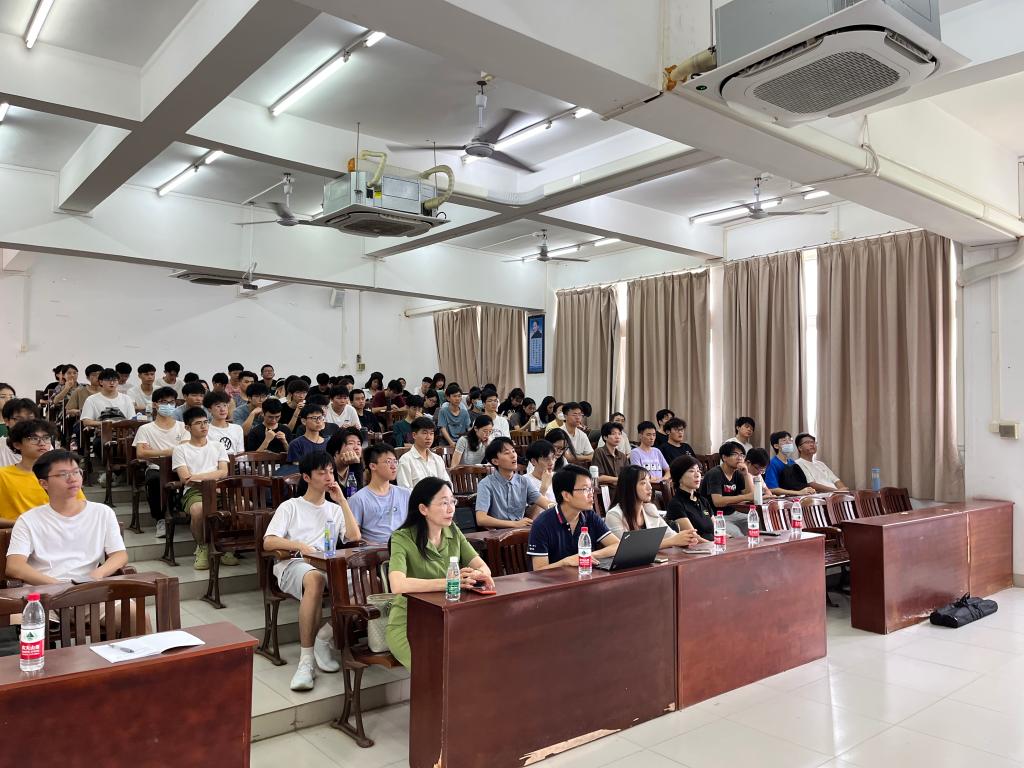 学院成功举办“弘扬创新奖学金”签约仪式暨跨境电商专题讲座与教育产品研发研讨会